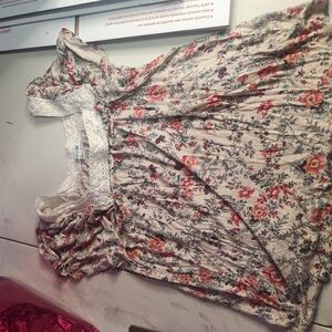 Floral Print Shirt with‎ Lace Trim